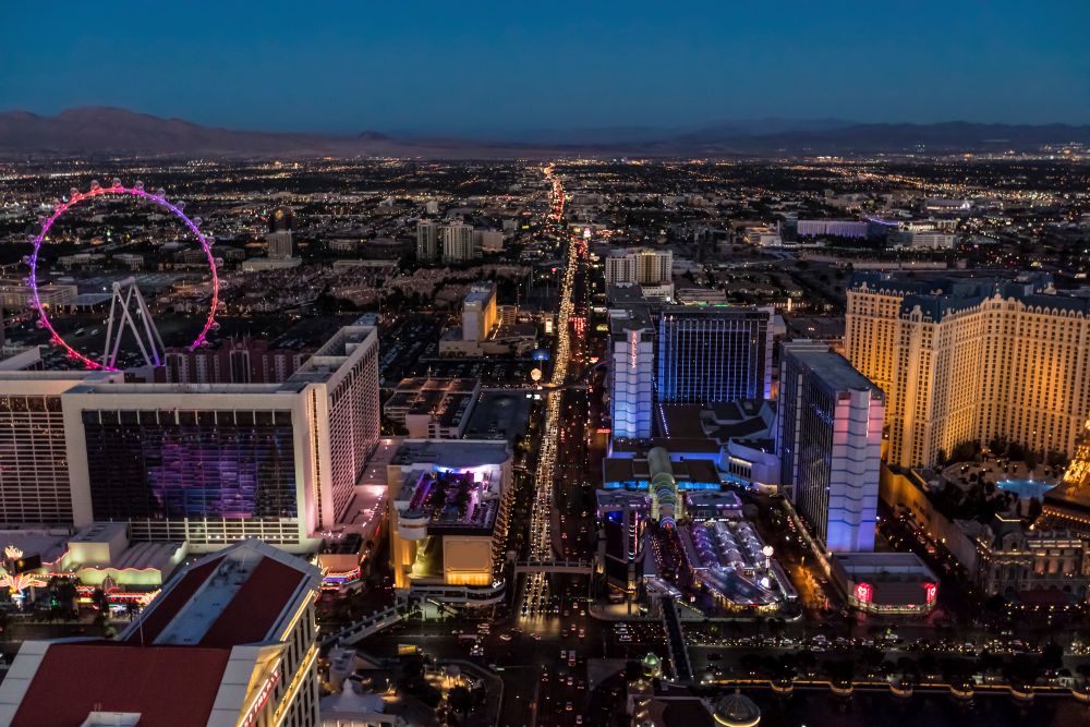 the las vegas strip at night